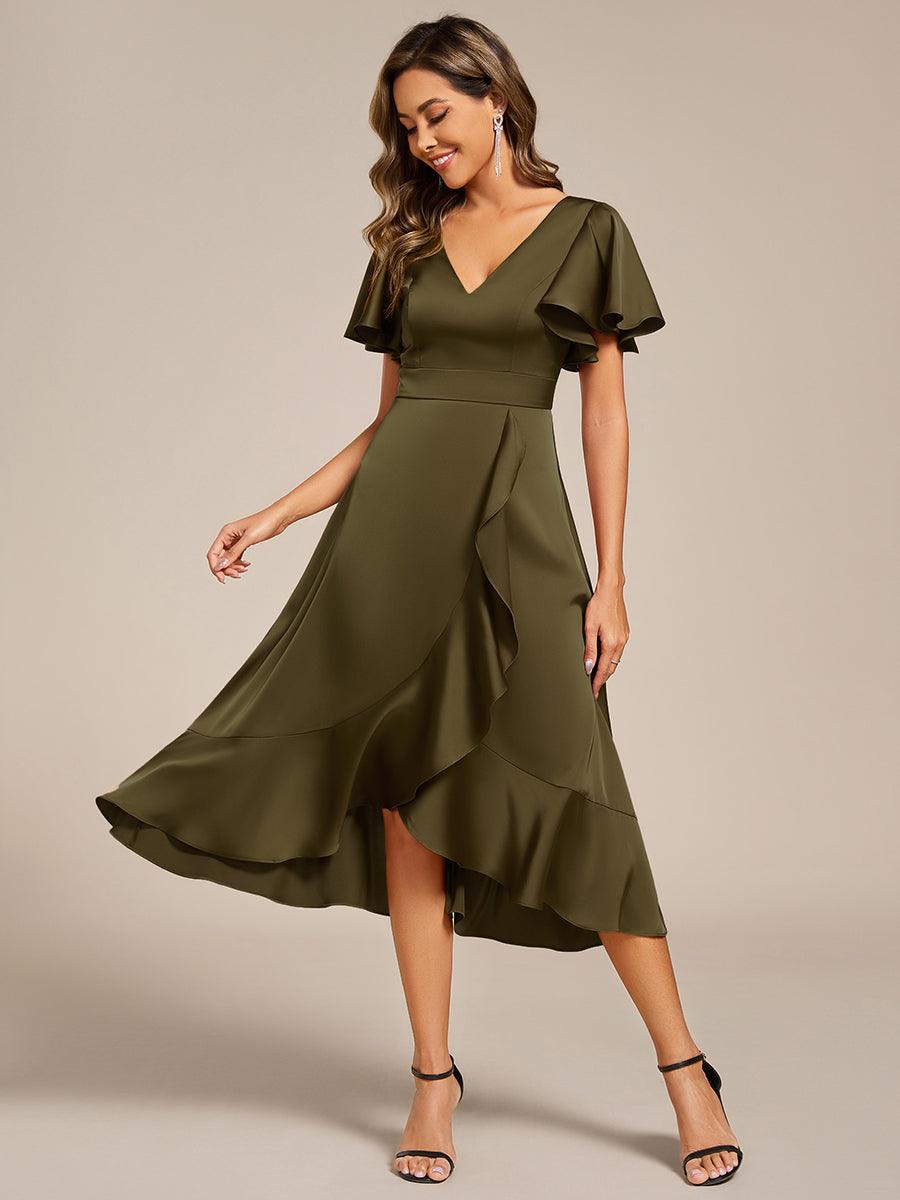 Robe d'invitée de mariage mi-longue en satin avec encolure en V et jupe à volants #Couleur_Vert Olive