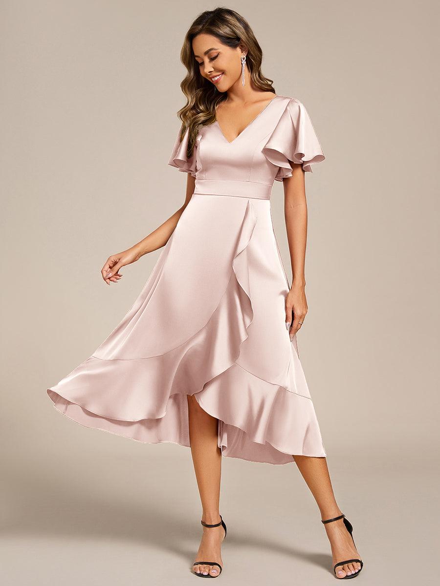 Robe d'invitée de mariage mi-longue en satin avec encolure en V et jupe à volants #Couleur_Rose