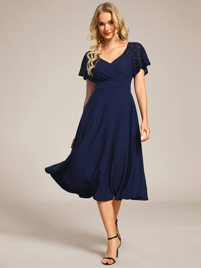 Robe d'invité de mariage mi-longue à col en cœur et manches courtes ajourées avec poches
