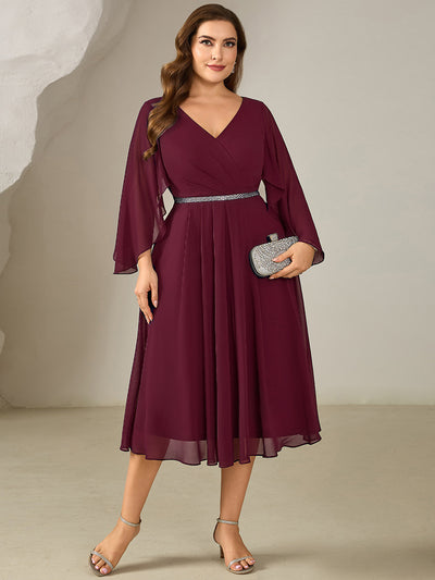 pretty WYNN|Robe midi A ligne à encolure en V profond à volants et manches trois quarts grande taille avec accent chaîne Robes d'invité de mariage