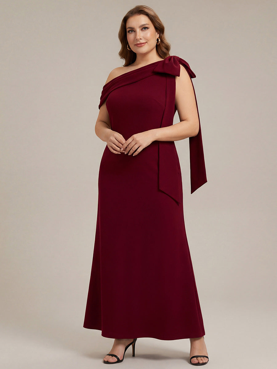 Robe longue ajustée à encolure asymétrique sans bretelles avec détail de nœud en tissu extensible #Couleur_Rouge Foncé