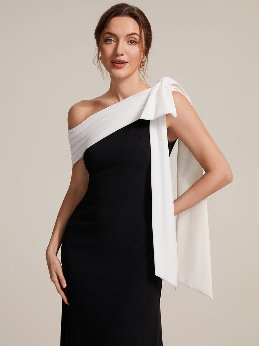 Robe longue ajustée à encolure asymétrique sans bretelles avec détail de nœud en tissu extensible #Couleur_Noir d'ivoire
