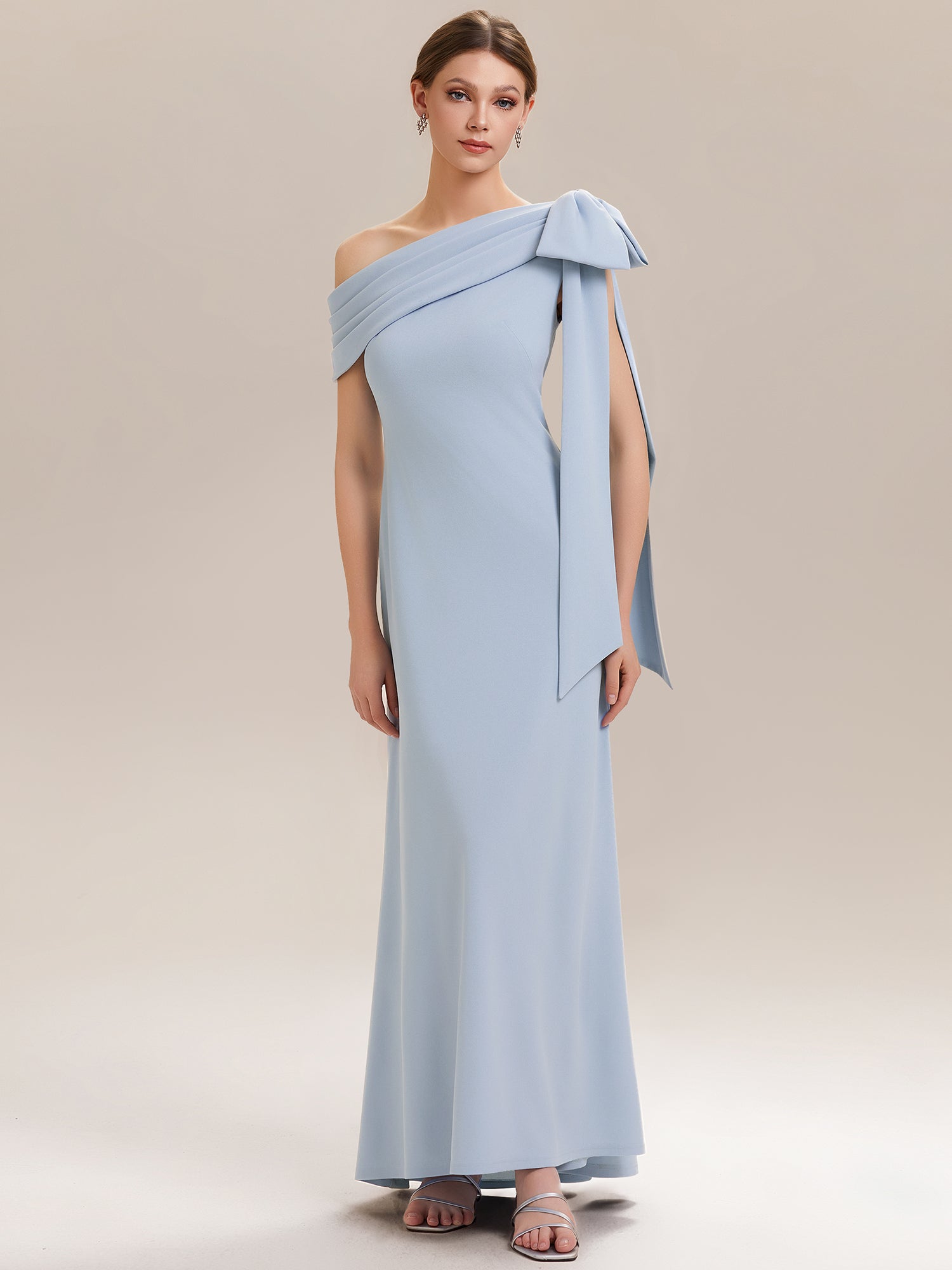 Robe longue ajustée à encolure asymétrique sans bretelles avec détail de nœud en tissu extensible #Couleur_Bleu Glace