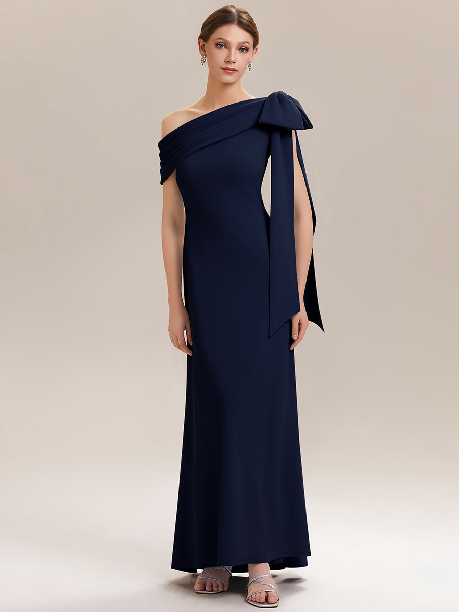 Robe longue ajustée à encolure asymétrique sans bretelles avec détail de nœud en tissu extensible #Couleur_Bleu Marine