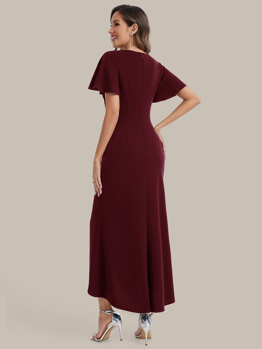 robe maxi ajustée à décolleté en V profond à manches courtes avec volants et fente haute sur la cuisse #Couleur_Bordeaux