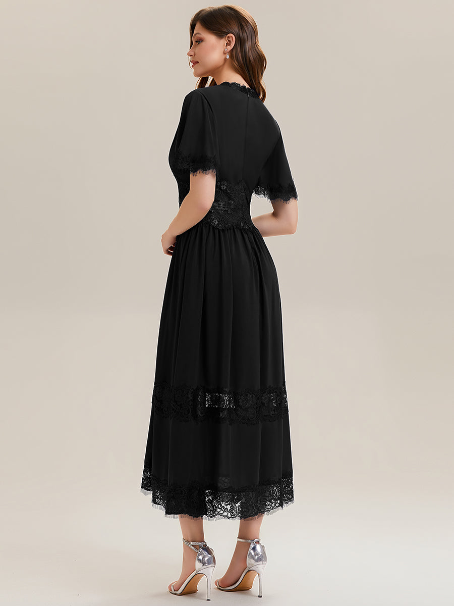 Robe midi A ligne à manches courtes plissée décolletée en V avec manches volantées et détail découpé #Couleur_Noir