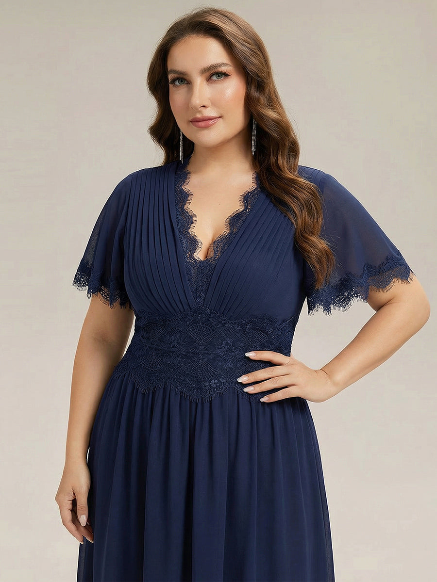 Robe midi A ligne à manches courtes plissée décolletée en V avec manches volantées et détail découpé #Couleur_Bleu Marine