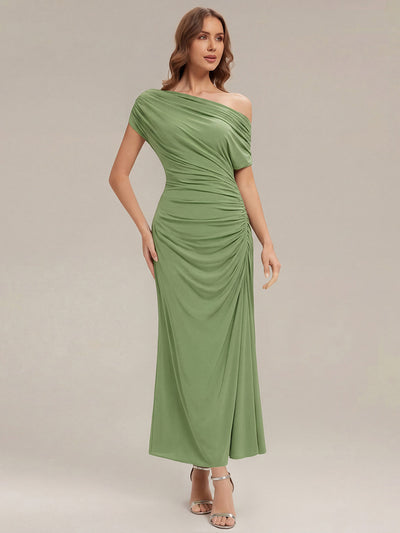 Robe maxi ajustée à pois asymétriques à manches courtes en tissu extensible