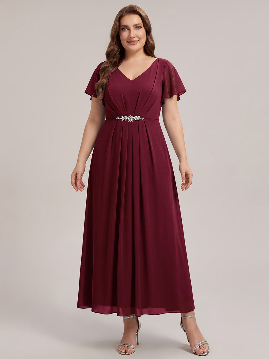 Robe longue maxi ligne A avec manches à volants col en V ornée de strass #Couleur_Bordeaux
