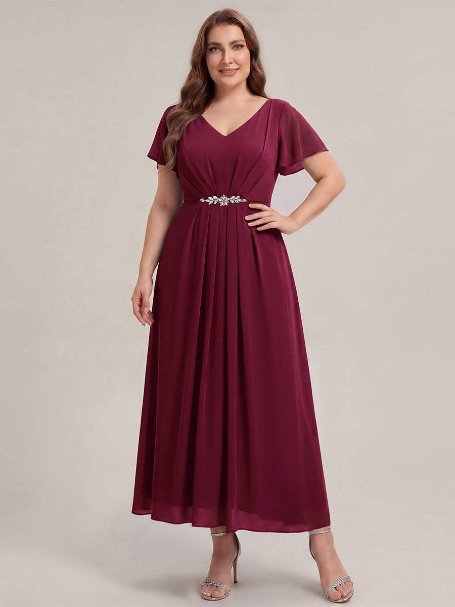 Robe longue maxi ligne A avec manches à volants col en V ornée de strass #Couleur_Bordeaux