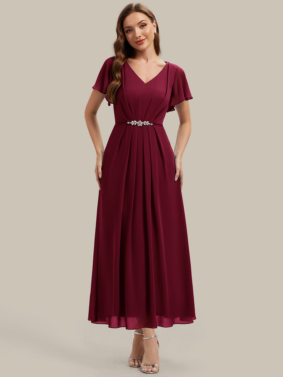 Robe longue maxi ligne A avec manches à volants col en V ornée de strass #Couleur_Bordeaux