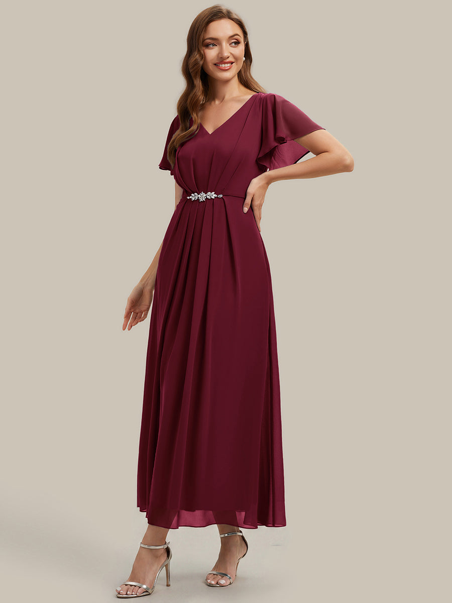 Robe longue maxi ligne A avec manches à volants col en V ornée de strass #Couleur_Bordeaux