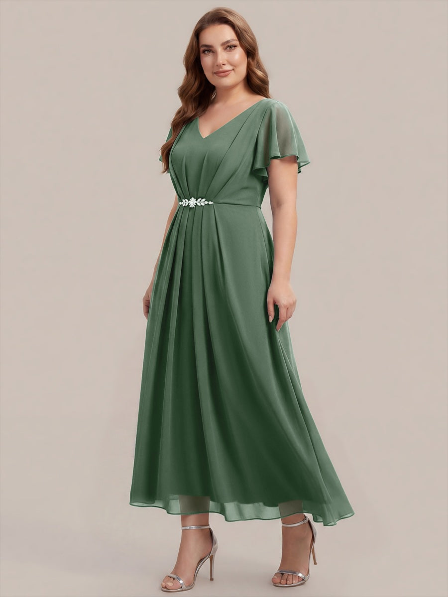 Robe longue maxi ligne A avec manches à volants col en V ornée de strass #Couleur_Eukalyptus Grün