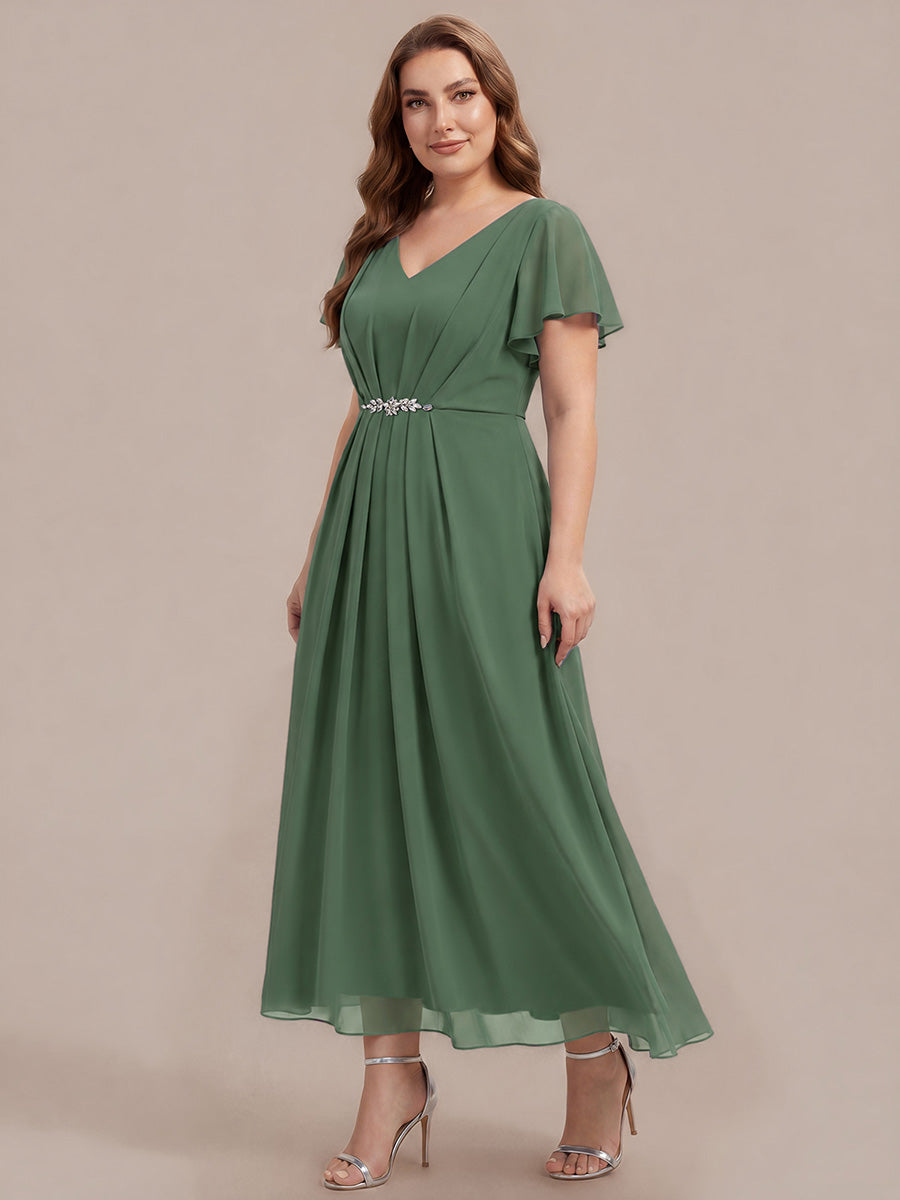 Robe longue maxi ligne A avec manches à volants col en V ornée de strass #Couleur_Eukalyptus Grün