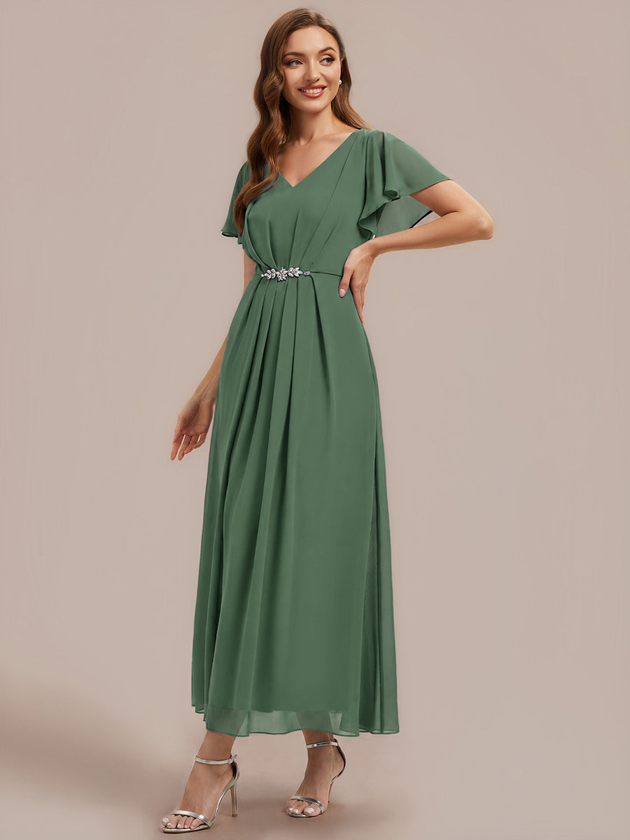 Robe longue maxi ligne A avec manches à volants col en V ornée de strass #Couleur_Eukalyptus Grün