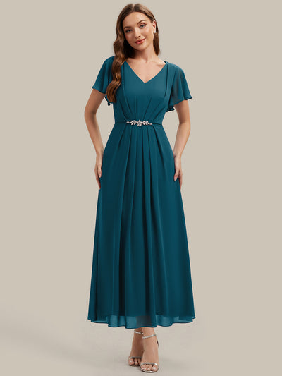 Robe d'invitée à col en V orné de strass et manches à volants