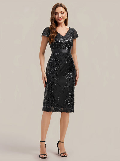 Robe moulante à manches courtes en stretch avec décolleté en V profond et détails en sequins