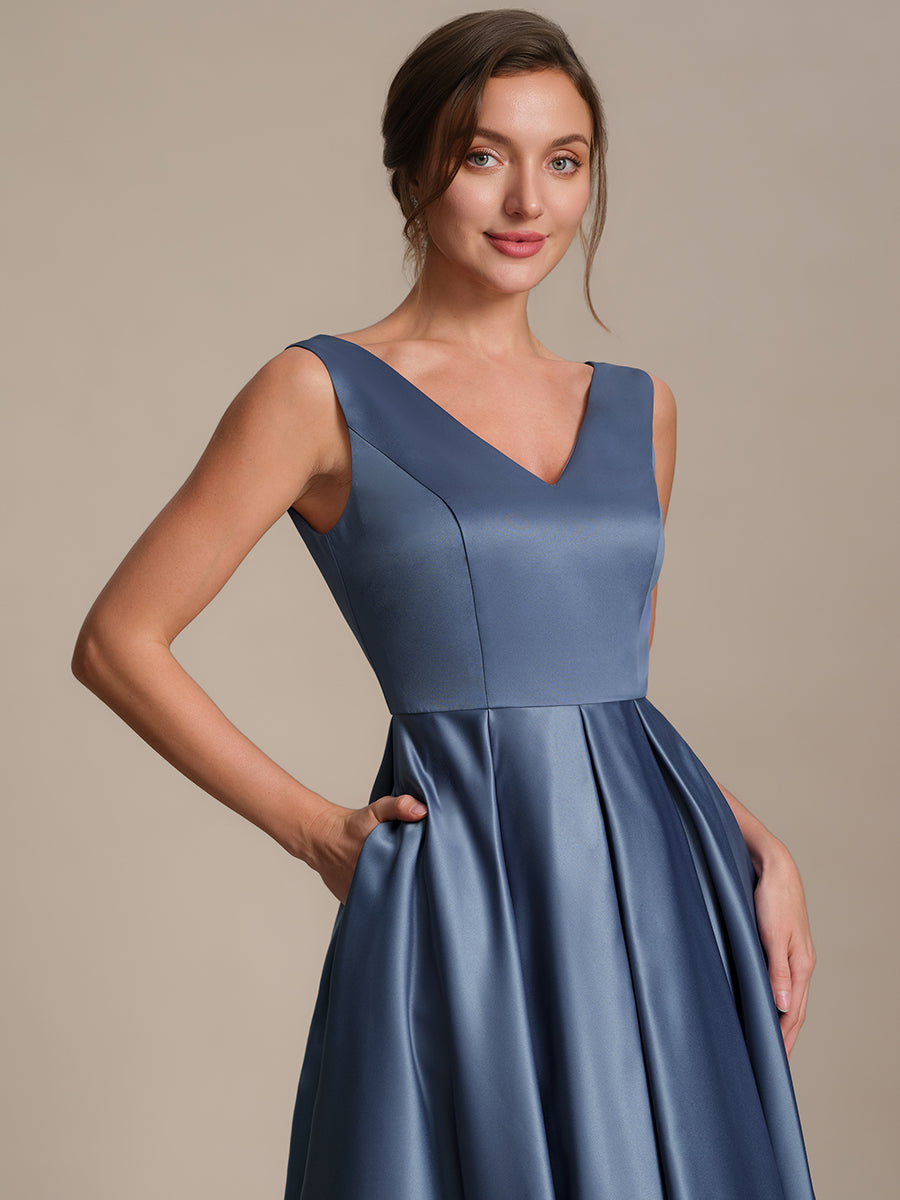Robe midi de bal sans manches à volants plissée avec décolleté en V #Couleur_Marine Fume