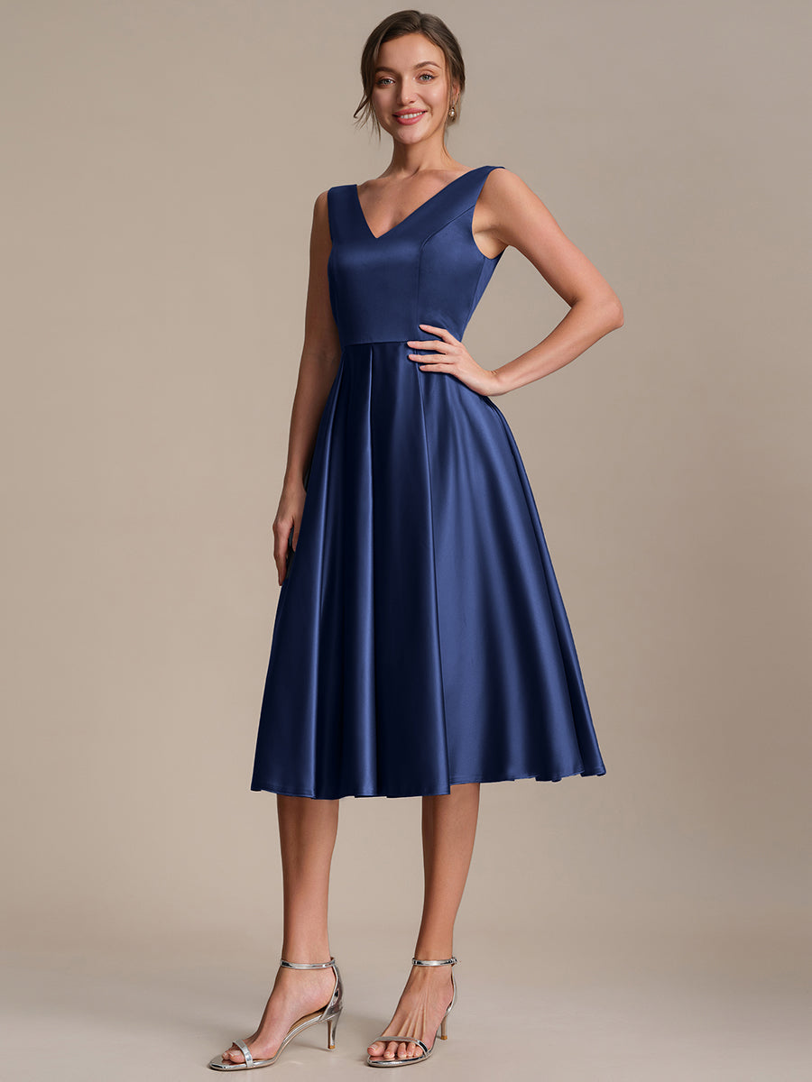Robe midi de bal sans manches à volants plissée avec décolleté en V #Couleur_Bleu Marine