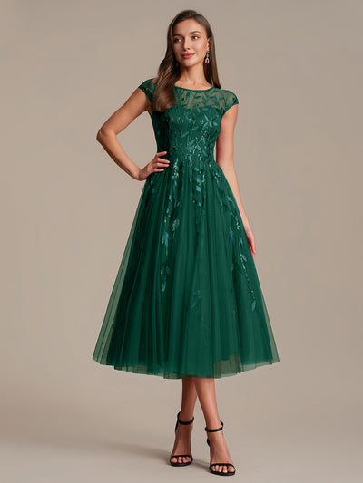 Robe de soirée mi-longue à paillettes avec manches cape