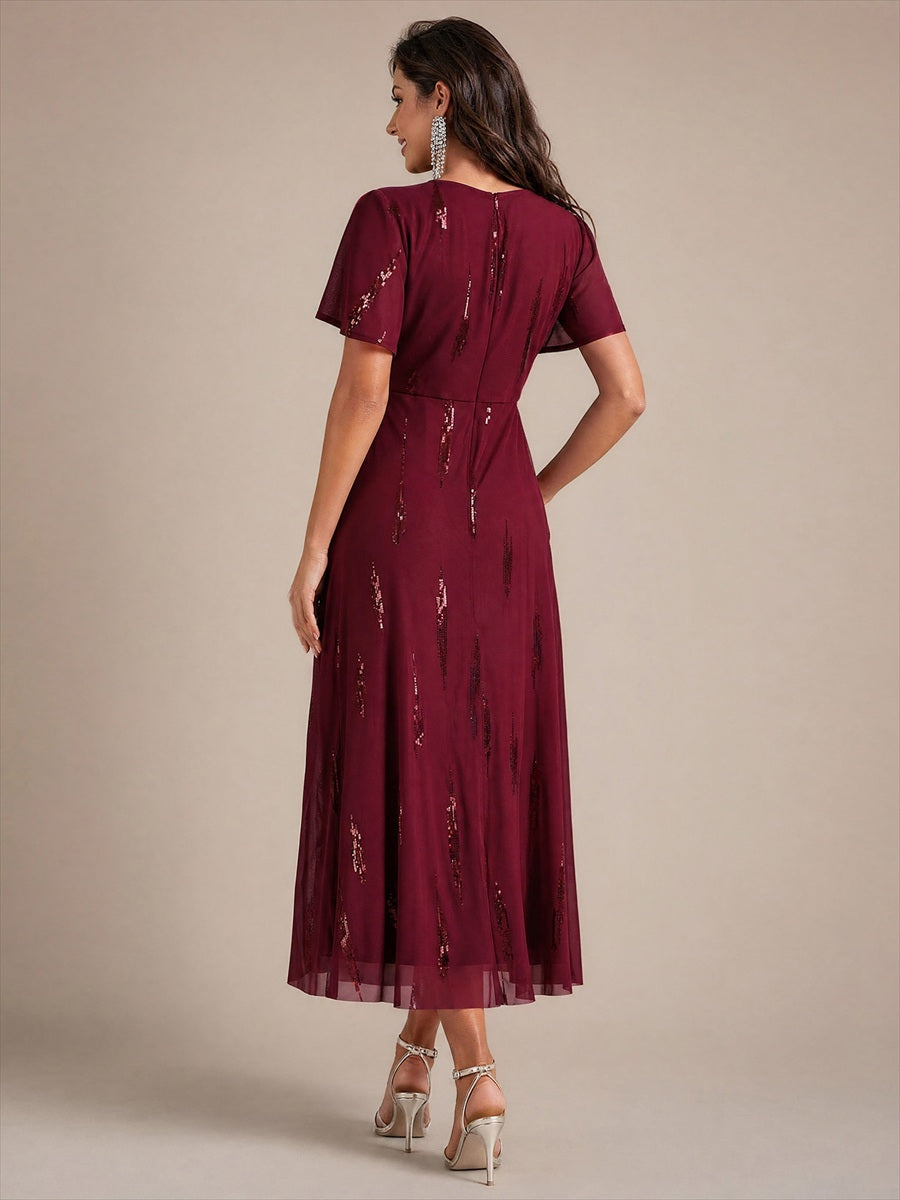 robe midi ajustée à manches courtes en V avec sequins et manches volantes #Couleur_Bordeaux