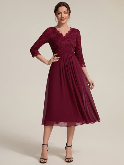 Robe midi en dentelle à col V et manches 3/4