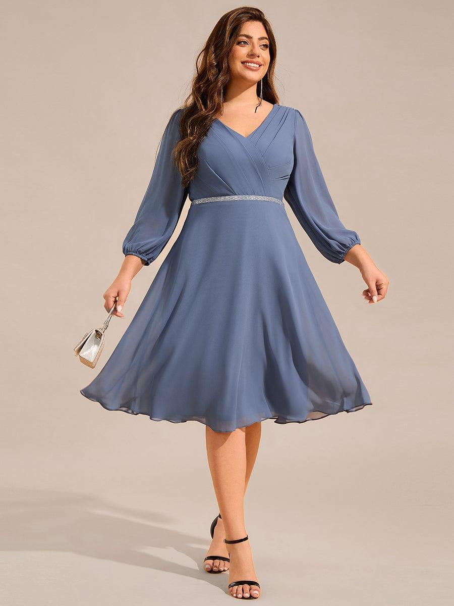 Robe d'invitée de mariage mi-longue grande taille avec chaîne à la taille #Couleur_Marine Fume