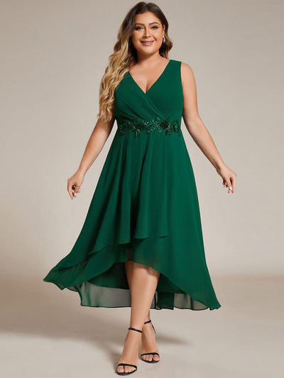 pretty IRYS|Robe d'invité de mariage haute-basse en mousseline de soie sans manches de grande taille avec applique à la taille