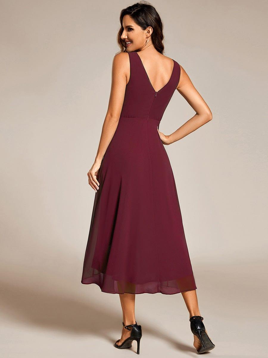 Robe d'invité de mariage élégante en mousseline de soie plissée sans manches à col en V #Couleur_Bordeaux