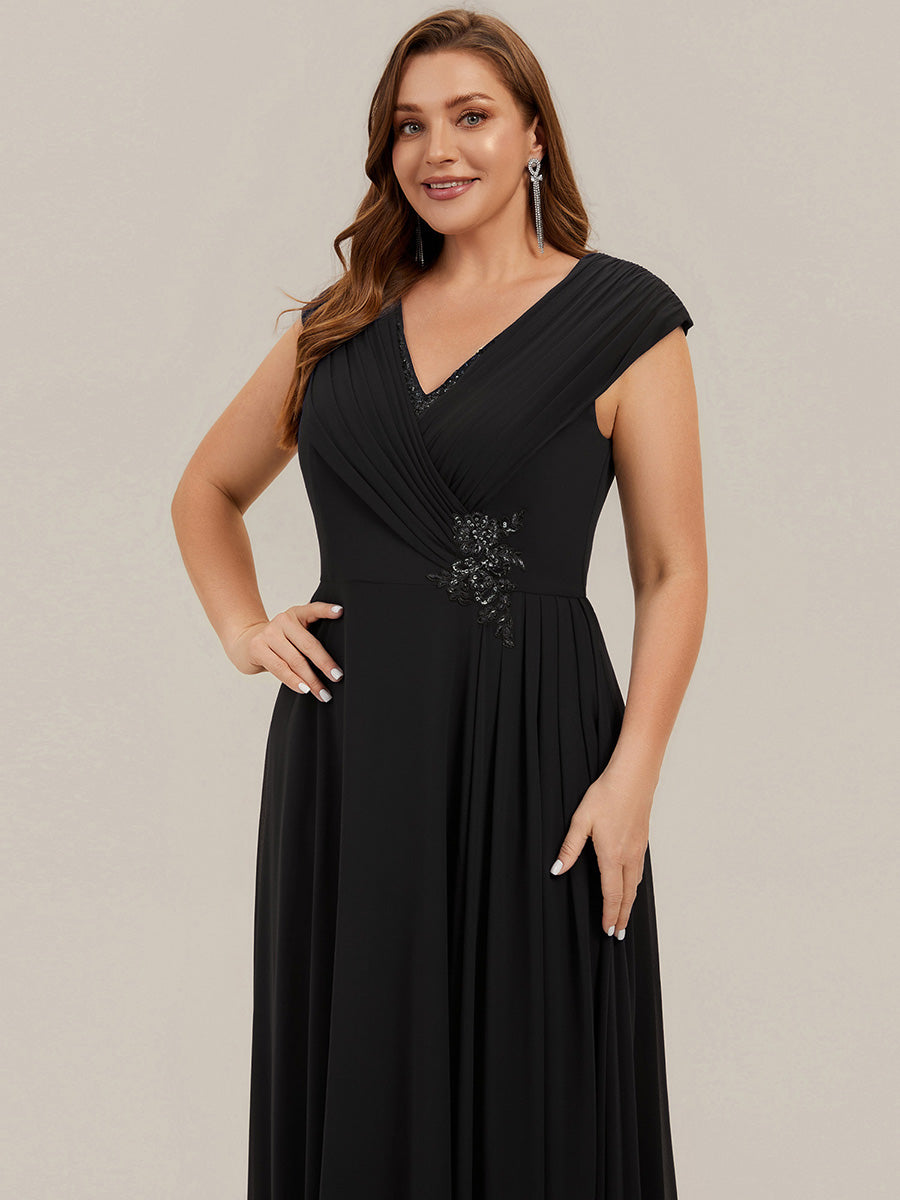 Robe maxi A-line à appliques avec décolleté en V profond et manches courtes ornée de rubans fluides #Couleur_Noir