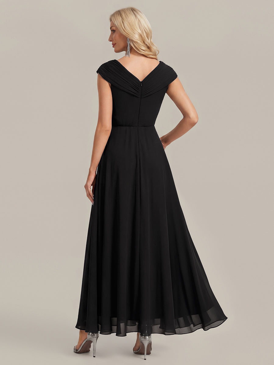 Robe maxi A-line à appliques avec décolleté en V profond et manches courtes ornée de rubans fluides #Couleur_Noir