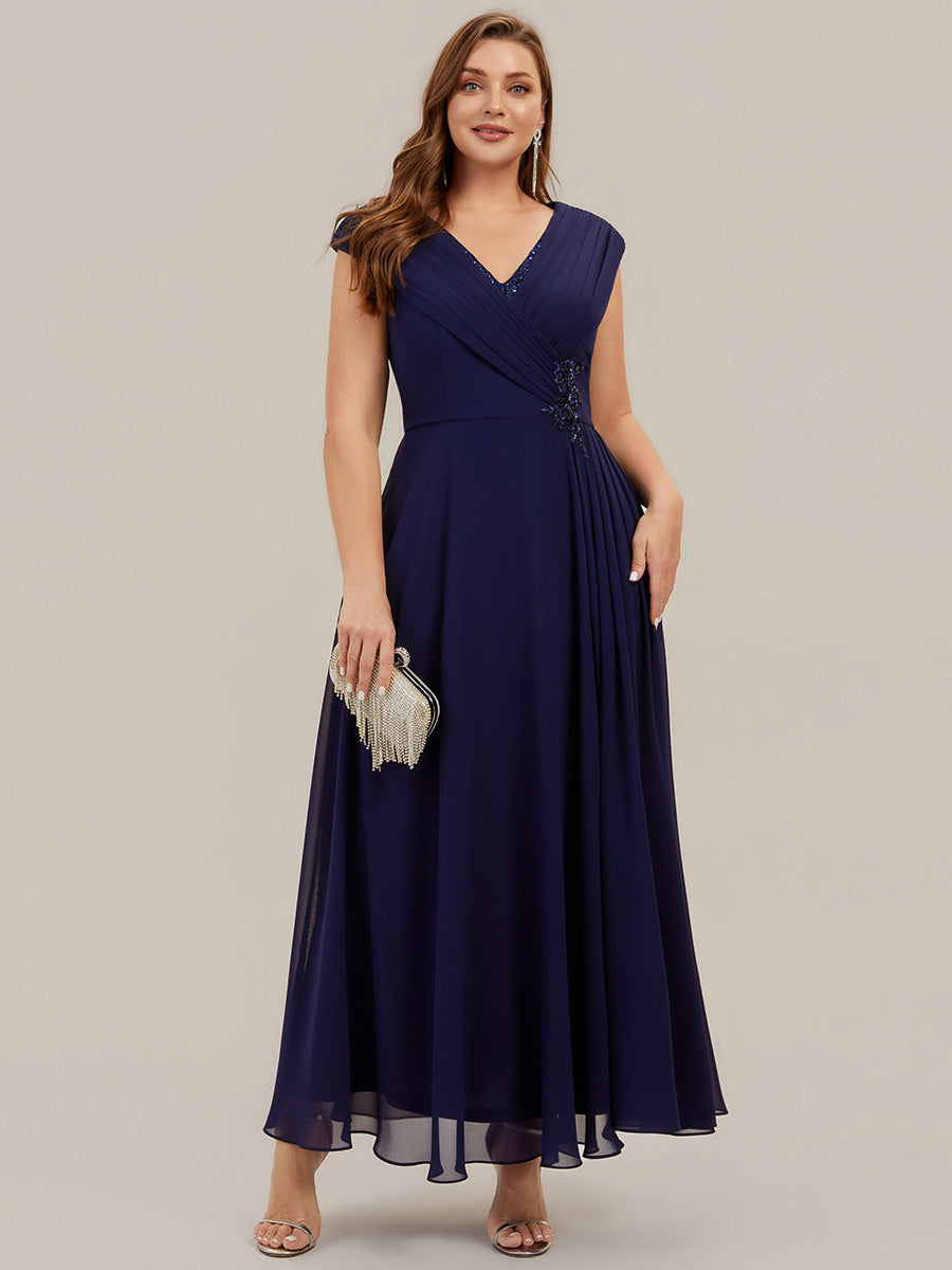 Robe maxi A-line à appliques avec décolleté en V profond et manches courtes ornée de rubans fluides #Couleur_Bleu Marine
