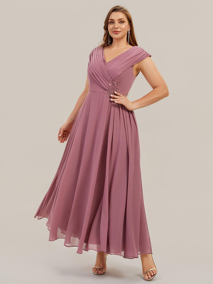 Robe maxi A-line à appliques avec décolleté en V profond et manches courtes ornée de rubans fluides #Couleur_Orchidee
