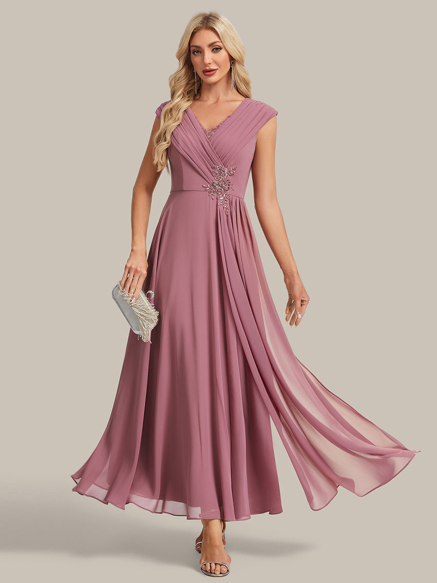 Robe maxi A-line à appliques avec décolleté en V profond et manches courtes ornée de rubans fluides #Couleur_Orchidee