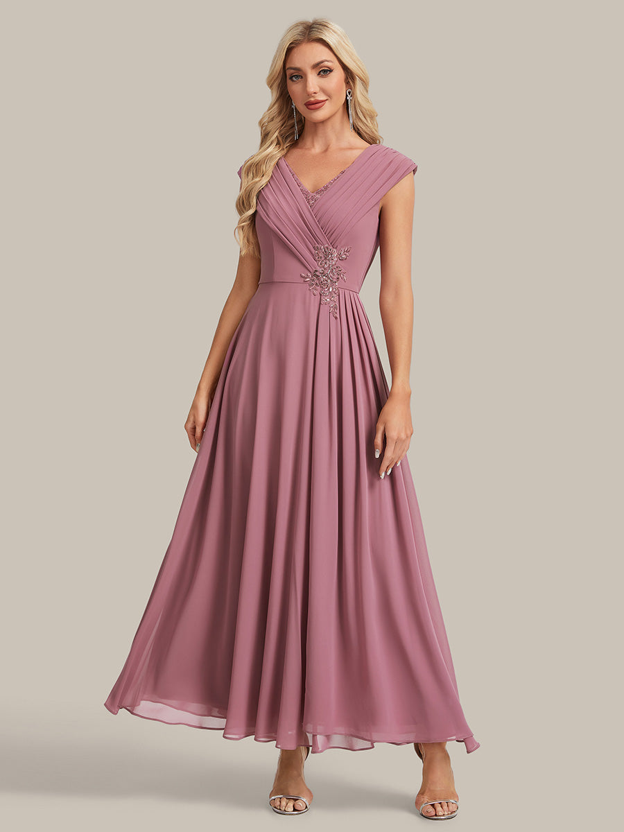 Robe maxi A-line à appliques avec décolleté en V profond et manches courtes ornée de rubans fluides #Couleur_Orchidee