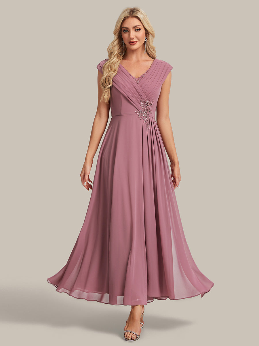 Robe maxi A-line à appliques avec décolleté en V profond et manches courtes ornée de rubans fluides #Couleur_Orchidee