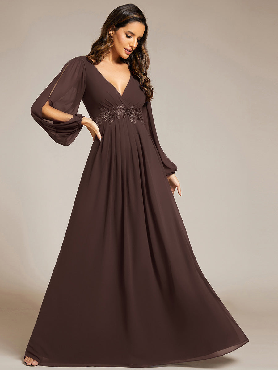 Robe de Soiree Longue Elegante Avec Lanterne en V Profond a Manches Fendues et Appliques #Couleur_Marron Espresso