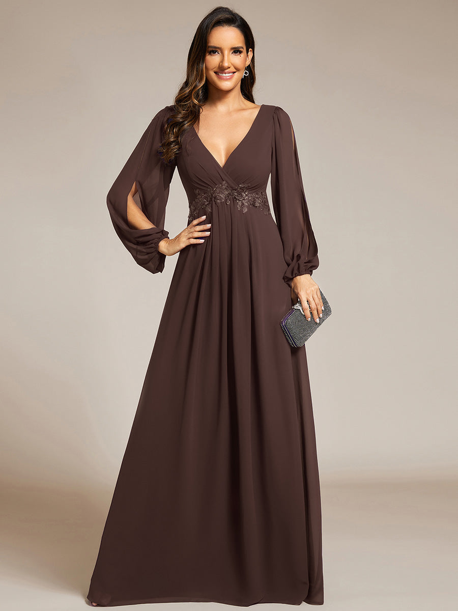 Robe de Soiree Longue Elegante Avec Lanterne en V Profond a Manches Fendues et Appliques #Couleur_Marron Espresso