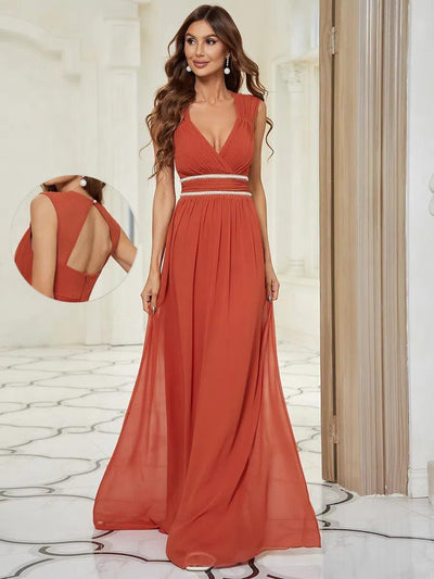 Robe de soirée dos nu en mousseline avec ceinture en perles (Vente finale)