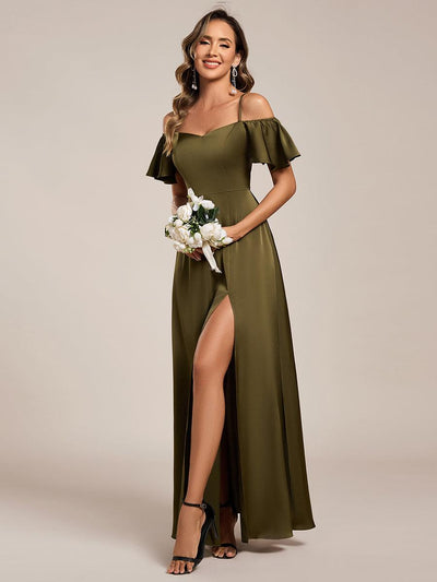 Robe de demoiselle d'honneur en satin à manches courtes et épaules dénudées