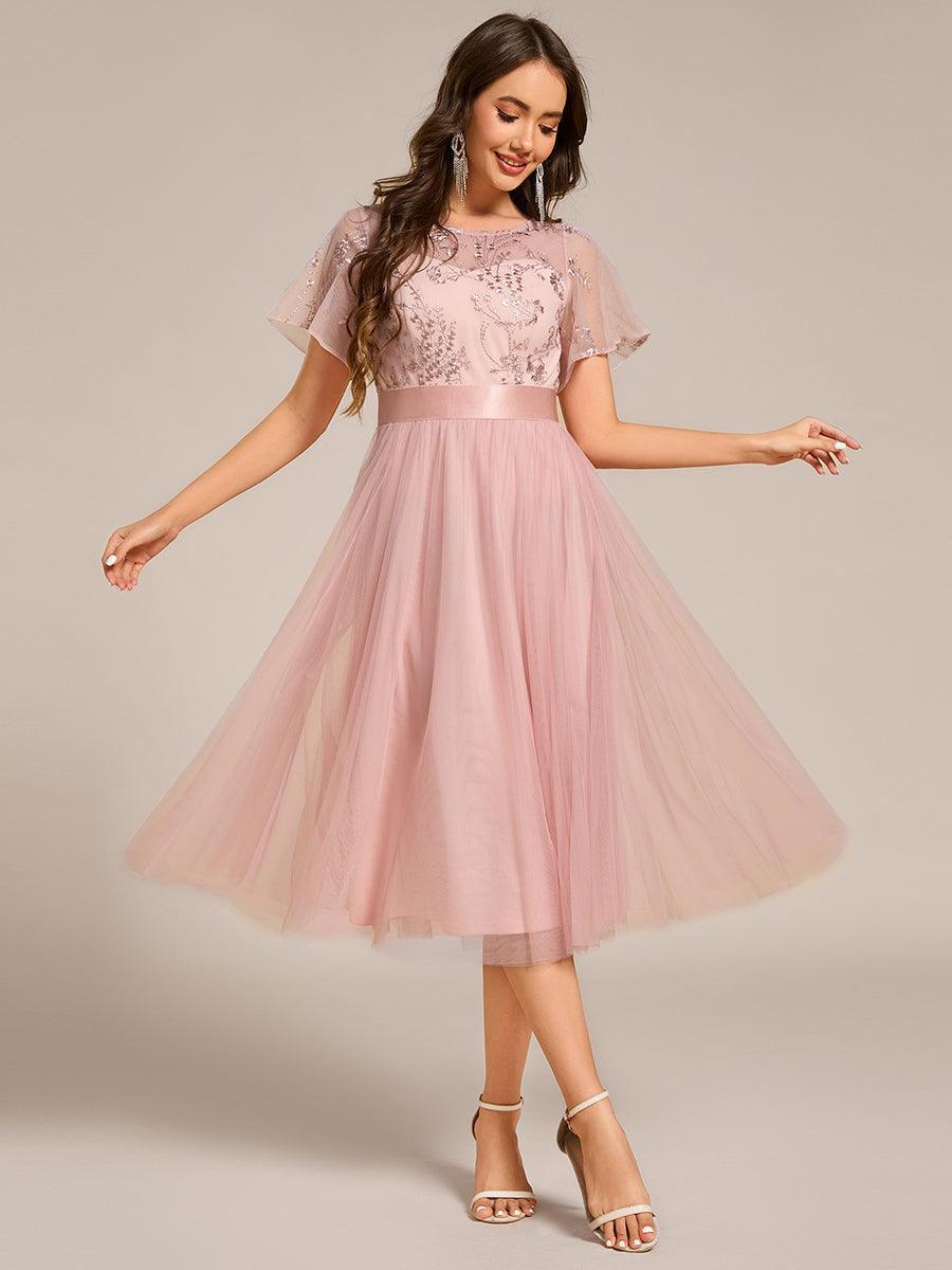 Robe d'invité mi-longue en résille à manches courtes #Couleur_ #Couleur_Rose