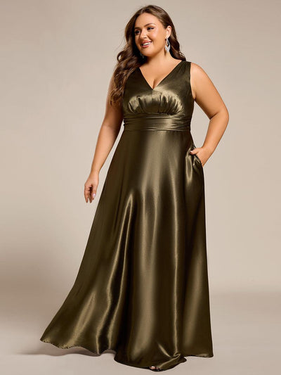 pretty INDY|Grande Taille Robe de demoiselle d'honneur fendue en satin sans manches à col en V