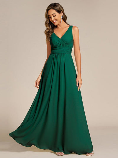 Robe de soirée longue en mousseline plissée sans bretelles à col en V