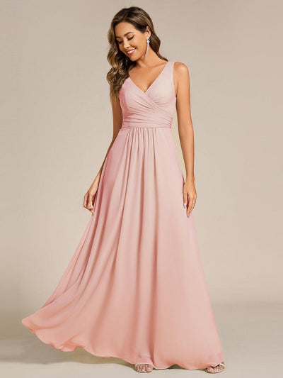 Robe de soirée longue en mousseline plissée sans bretelles à col en V