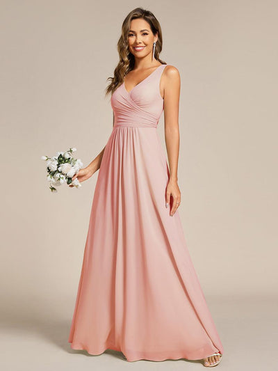 Robe de demoiselle d'honneur longue en mousseline plissée sans bretelles à col en V