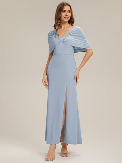 Robe maxi sans manches à bretelles avec un haut extensible et une fente haute sur la cuisse et un détail en nœud