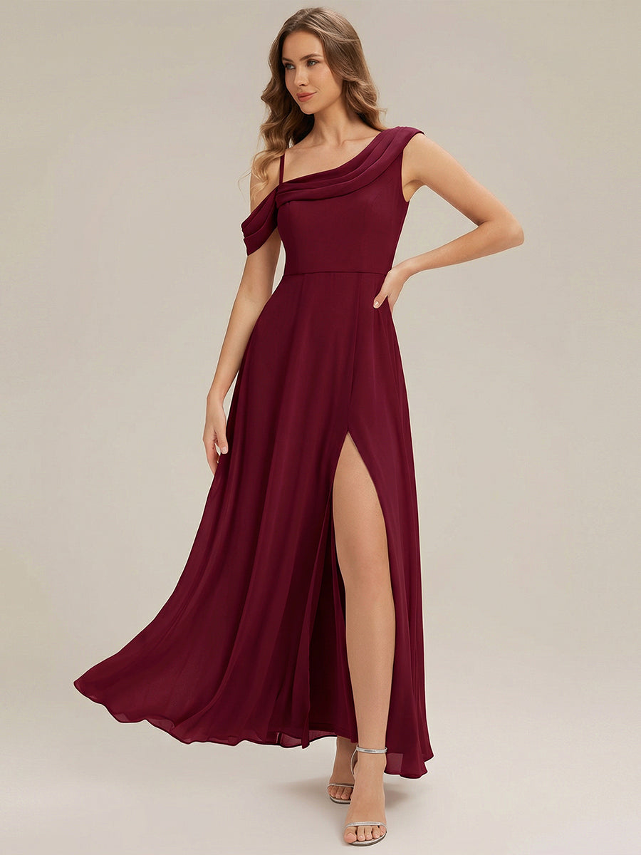 Robe longue asymétrique à manches courtes en A avec des embellissements en strass #Couleur_Bordeaux