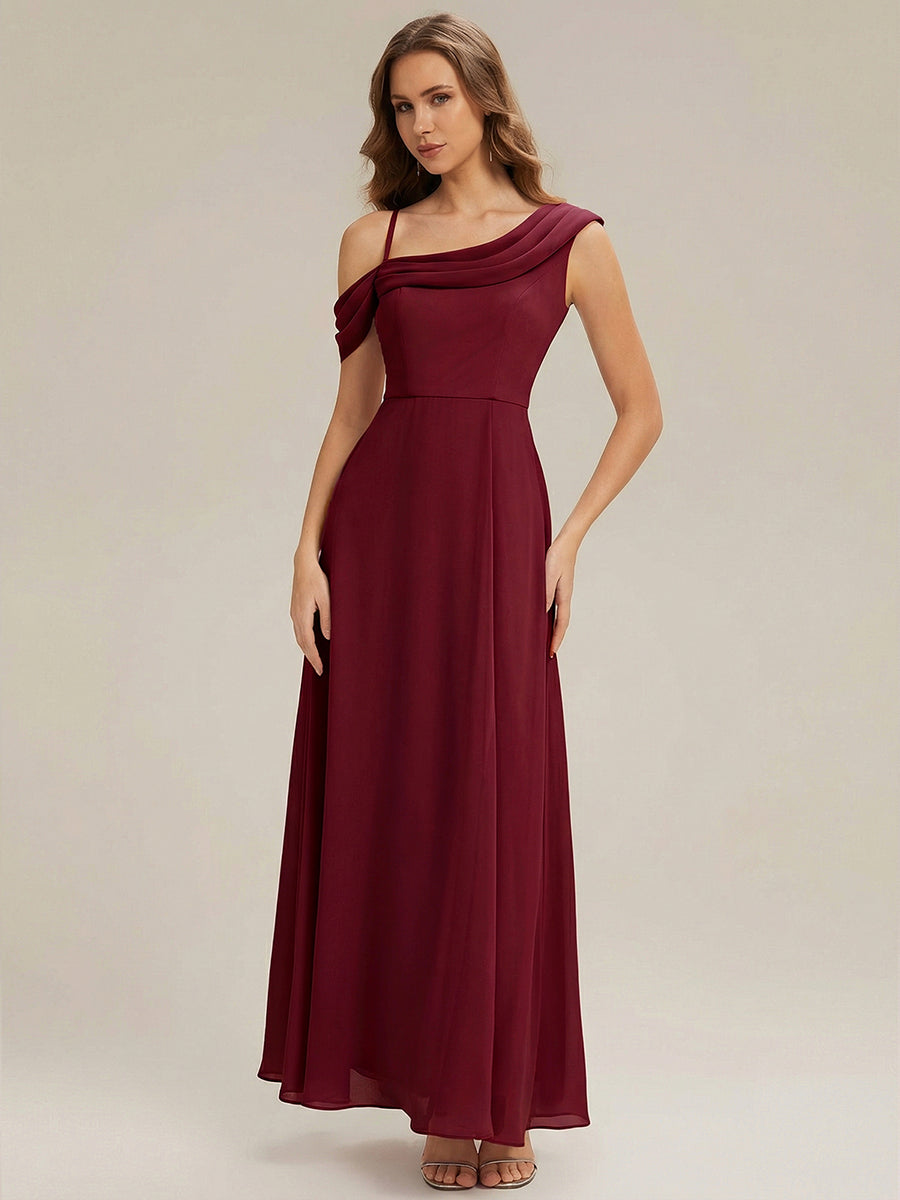 Robe longue asymétrique à manches courtes en A avec des embellissements en strass #Couleur_Bordeaux