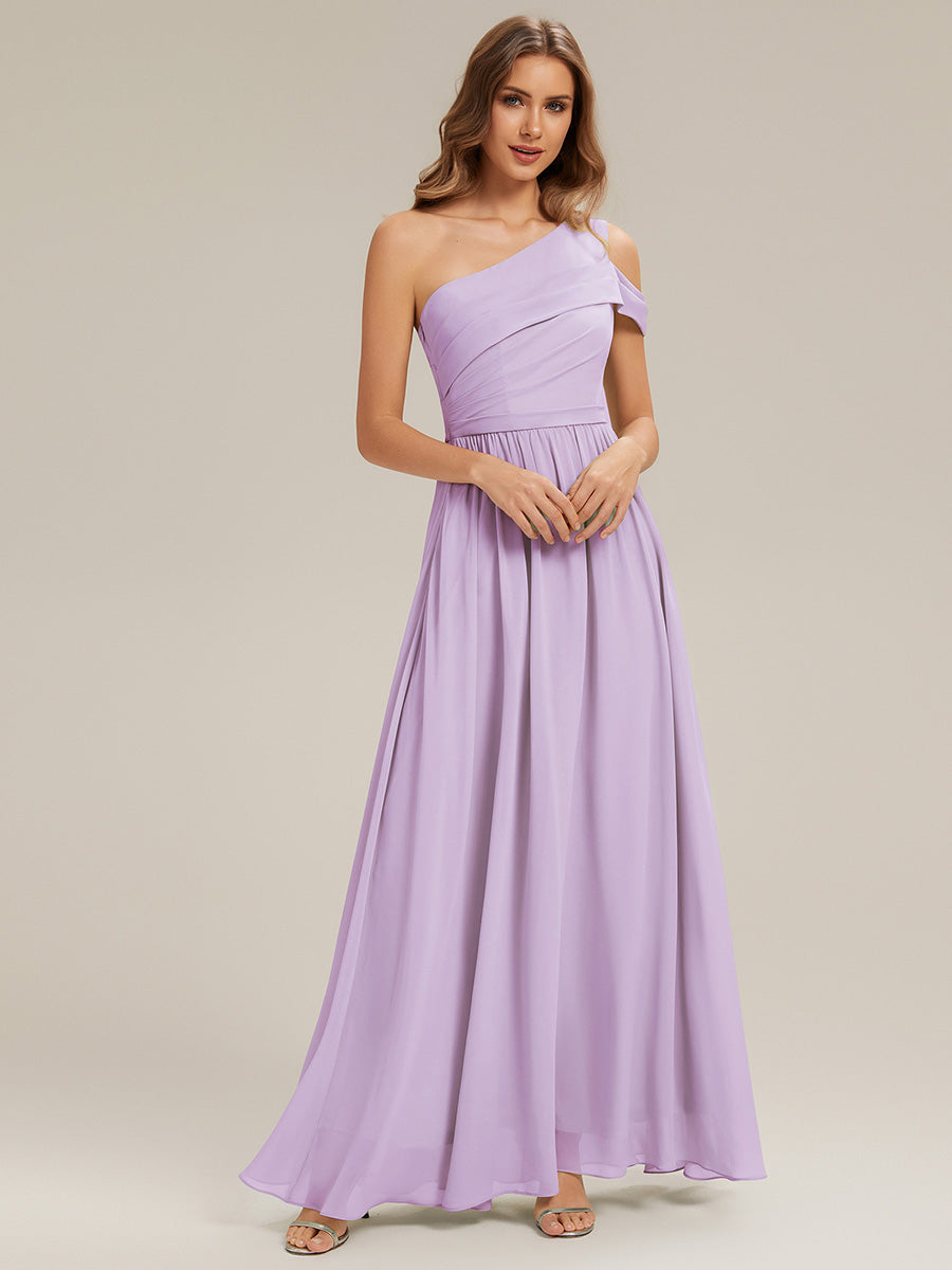 Robe longue à une épaule à manches courtes avec fente haute sur la cuisse et détail découpé #Couleur_Lilas Givré