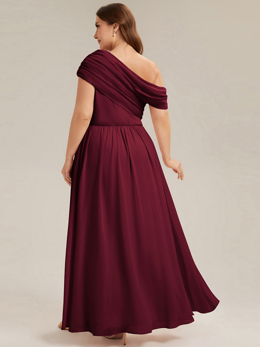 Robe longue asymétrique sans bretelles en A avec détail froncé #Couleur_Bordeaux